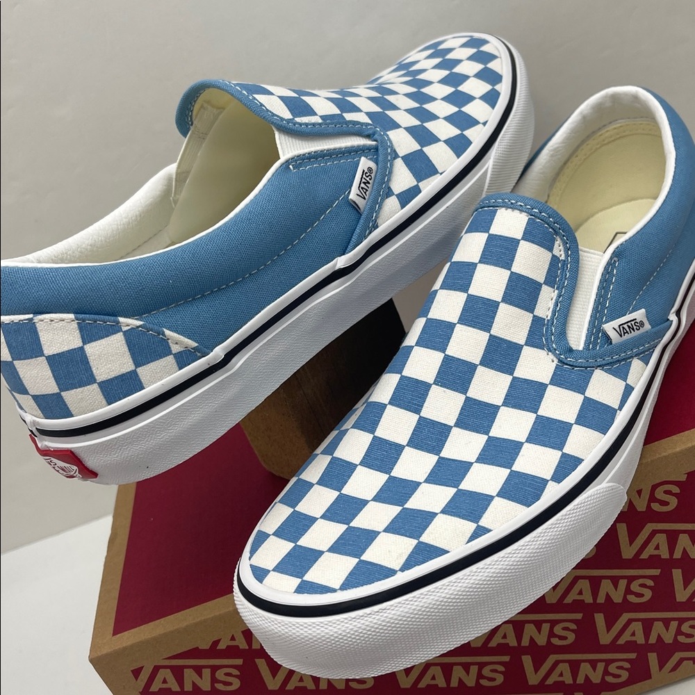 Vans •WMNS Classic Slip-On
Color Theory Checkerboard Heritage Blue
VN000D6BE2W - Picture 10 of 16
